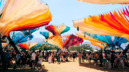 Coachella 2026 çılgınlığı başladı: Çölün ortasında yıldızlar geçidi