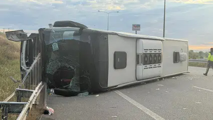 İstanbul-İzmir Otoyolu’nda yolcu otobüsü devrildi: 25 kişi yaralandı