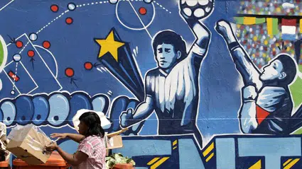 Maradona'nın "Tanrı'nın Eli" golünde kullanılan top açık artırmaya çıkıyor