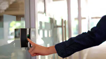 KVKK kararı: Mesai takibinde biyometrik veri kullanımı yasaklandı