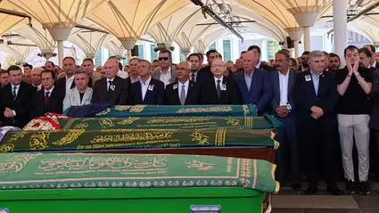 Kemal Kılıçdaroğlu ile Özgür Özel, Olcay Baykal'ın cenaze töreninde selamlaştı