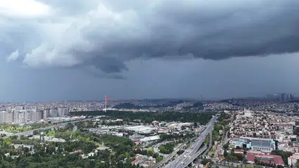 İstanbul güne karanlıkla uyandı: Mega kentte korkutan manzara havadan görüntülendi