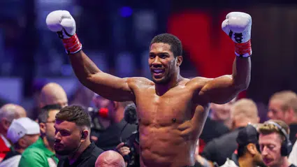 Anthony Joshua'dan tarihi geri dönüş: İlk rauntta iki kez düştü, nakavtla kazandı