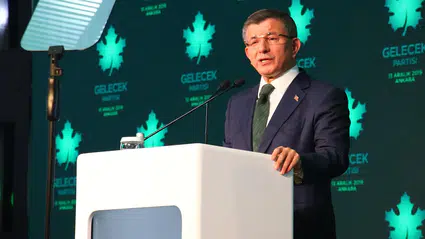 Ahmet Davutoğlu'ndan siyasette tarihi karar: Gelecek Partisi'nin faaliyetlerini sonlandıracaklarını açıkladı