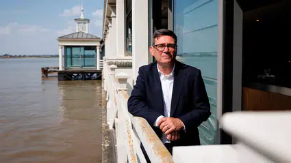 İngiltere siyasetinde tarihi dönüm noktası: Andy Burnham resmen İşçi Partisi lideri ilan edildi
