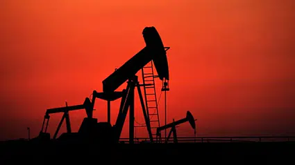 Trump'ın Hürmüz Boğazı hamlesi petrol fiyatlarını yükseltti: Brent 84 doların üzerine çıktı