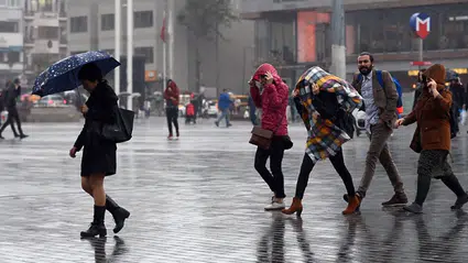 İstanbul dahil 5 il için sarı kodlu sağanak uyarısı: Sıcaklıklar 6 derece birden düşecek