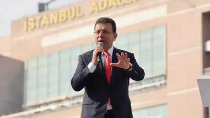 İBB davasında ortam gerildi: İmamoğlu salondan çıkarıldı, mahkeme heyeti ara verdi