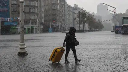 Meteoroloji uyardı: 4 ilde şiddetli yağış, 2 bölgede fırtına alarmı