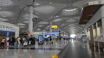 İstanbul Havalimanı'ndan çifte rekor: Günlük uçuş ve yolcu sayısında tüm zamanların zirvesi görüldü