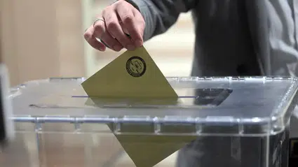 Son anket sonuçları açıklandı: Ak parti zirvede, üç parti başa baş