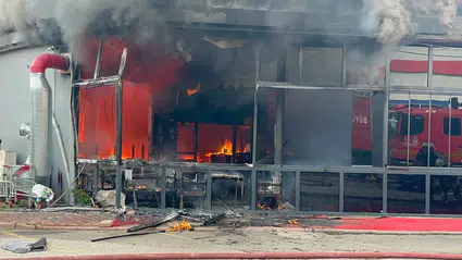 Sakarya'da restoran alevlere teslim oldu: Gökyüzünü siyah dumanlar kapladı
