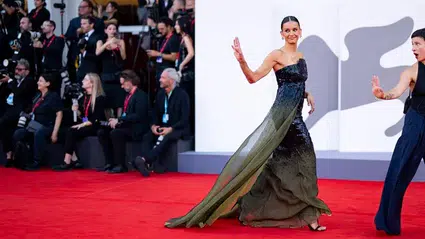Nina Dobrev Venedik Film Festivali'nde zor anlar yaşadı: Güvenlik kırmızı halıdan uzaklaştırdı