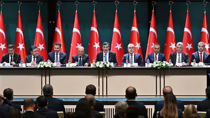 Yeni orta vadeli program açıklandı: Enflasyon ve cari açık hedefleri yukarı yönlü güncellendi
