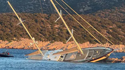 Bodrum'da kayalıklara çarpan gulet yan yattı: 7 kişi kurtarıldı
