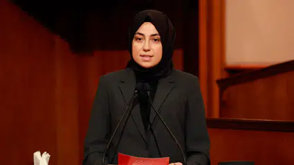İBB Meclis Üyesi Amine Cansu Çelik, maruz kaldığı baskıları gerekçe göstererek CHP'den istifa etti