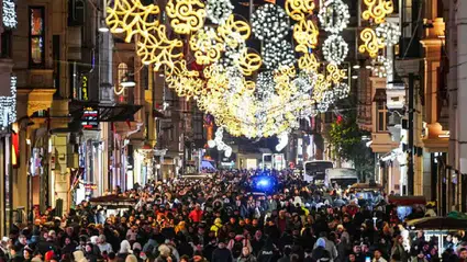 2026 coşkusu meydanlara taştı: İstanbul’dan New York’a yeni yıl kutlamaları