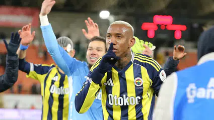 Fenerbahçe iki kez geriye düştüğü maçta Alanyaspor’u 3-2 yendi