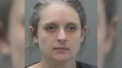 Komşusunun göletinde çıplak yüzerken yakalandı: Deniz kızı olmaya çalışıyordum