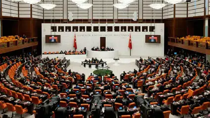 TBMM yeni yılda yoğun mesaiye başlıyor: Trafik cezaları ve sosyal medya düzenlemeleri gündemde