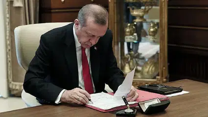 Bazı bakanlıklarda atama ve görevden alma kararları Resmî Gazete’de yayımlandı