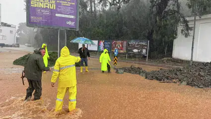 Antalya’da sağanak felaketi: Seralar yıkıldı, tarlalar göle döndü