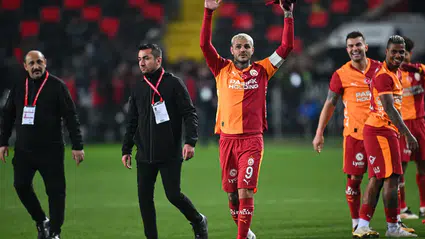 Galatasaray Süper Kupa'da finalde: Trabzonspor'u 4-1 mağlup etti