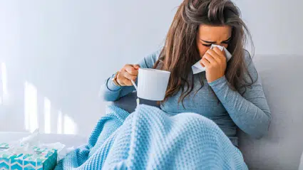 Uzman uyardı: Bu kış üç virüs aynı anda yayılıyor, en belirgin belirti “kemik kırılır gibi” ağrı