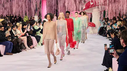 Paris’te sürrealist rüzgarlar: 2026 İlkbahar-Yaz Haute Couture Haftası