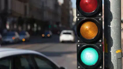 Trafik ışıklarına dördüncü renk geliyor