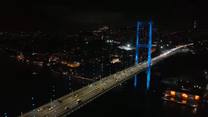 İstanbul'un gerdanlıkları Türk Dünyası Günü için ışık saçtı