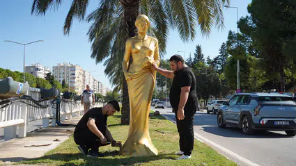 Antalya'da festival heyecanı: Venüs heykelleri caddelere indi