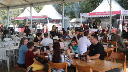 Adana'da gastronomi şöleni: Lezzet tutkunları Merkez Park'a akın etti