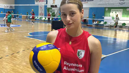 Sosyal medyada fenomen olan voleybolcu Meryem Cabbaroğlu: Tavuk pilav yerken paylaştım