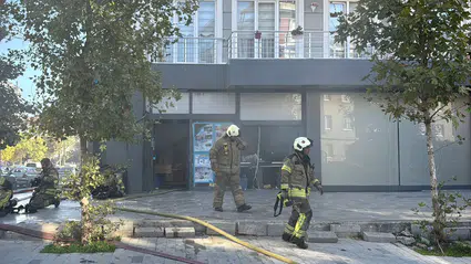 Büyükçekmece'de market paniği: Depodaki alevler binayı sardı