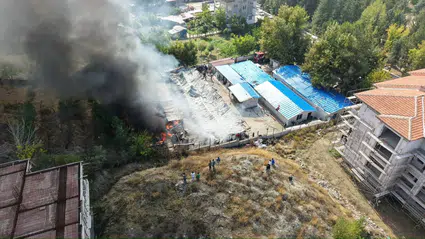 Malatya'da şantiye alanında büyük yangın: 30 konteyner küle döndü