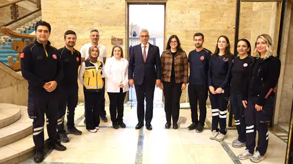 Sağlık Bakanı Memişoğlu'ndan Meclis'teki sağlık ekibine moral ziyareti