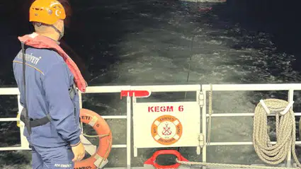 Çanakkale Boğazı'nda tehlikeli anlar: Arızalanan tekne ekipleri harekete geçirdi