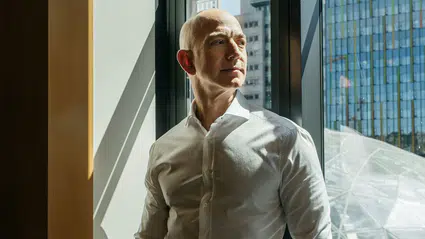Jeff Bezos açıkladı: Ay'da kalıcı üs için 2028 hedefi
