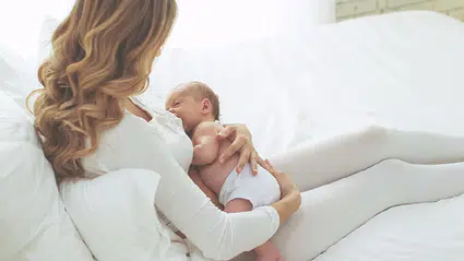 Bebek sağlığı tartışması: Anne sütünde yeni kimyasallar bulundu