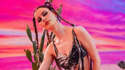 Beren Saat’in “CapitaliZoo” şarkısı sosyal medyada tartışılıyor: “Bu bir şımarıklık değil, derdini anlatma çabası”