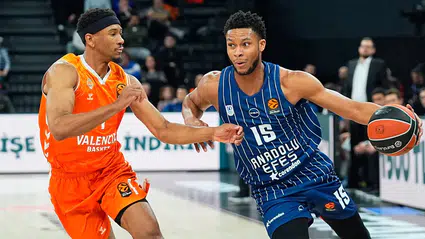 Anadolu Efes'in kabusu sona erdi: Valencia karşısında 107 sayılık gövde gösterisi