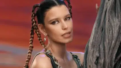 Beren Saat ilk şarkısının klibiyle sosyal medyayı ikiye böldü