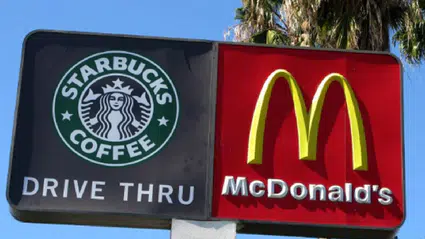 McDonald’s liderliğini korudu, Starbucks geriledi: Fast food devleri zirveye koşuyor