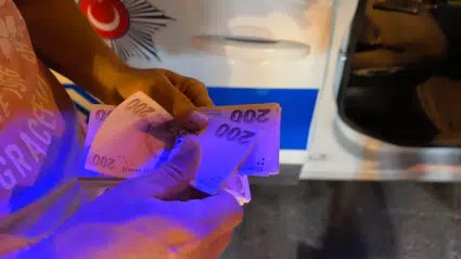 İnegöl’de bulduğu 30 bin TL’lik çantayı polise teslim etti
