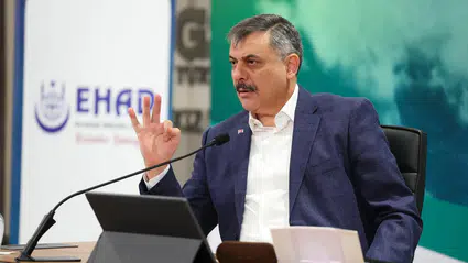 Bakan Çiftçi genç hafızlara seslendi: Kur'an'a her gün bir saat ayırın