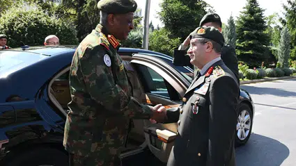 Bayraktaroğlu, Sudanlı mevkidaşı Elatta ile görüştü