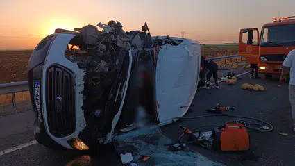 Çınar'da minibüs traktöre çarptı: 2 ölü, 6 yaralı