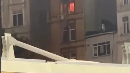 Kasımpaşa’da havai fişek daireyi yaktı: 4 gözaltı