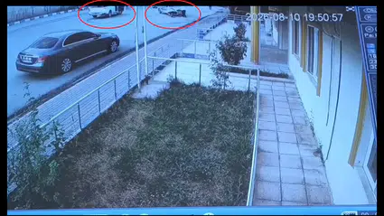 Siirt'te yokuş aşağı kayan otomobili belediye personeli yakaladı